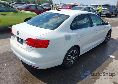 2014 Volkswagen Jetta 1.8T Se z USA, uszkodzony, nr VIN 3VWD07AJ3EM434268